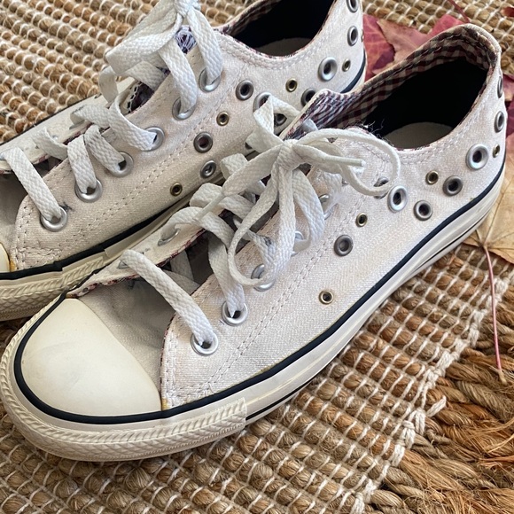 Converse Off-White Canvas Chuck Taylor Big Eyelet Sneakers sz 7 women’s - Picture 2 of 9